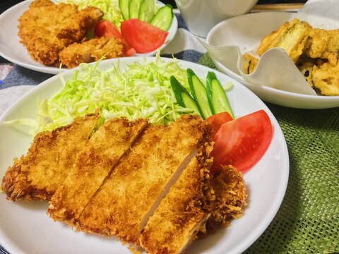 モグモグ嬉しく食べられる豚カツ定食！